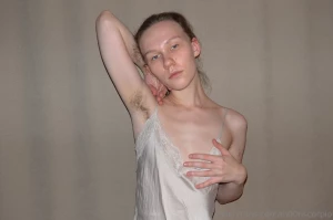 I love showing my hairy nipples in good quality photos
