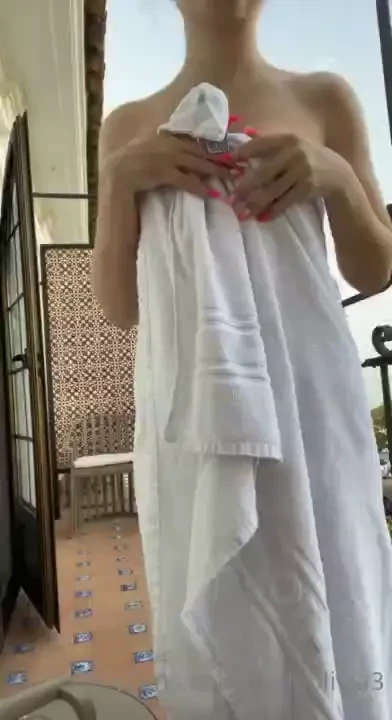 Omg guys so many people were down at the pool when i took this i didn 