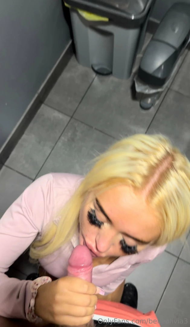 belleolivia3 - Went on a first date in nando s ended up sucking him off in the toilet part 1 