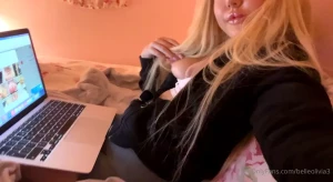 belleolivia3 - How i be chilling replying to my onlyfans dms 