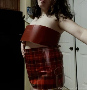 Oh i wanna let you unwrap me get on top of you by the fireplace