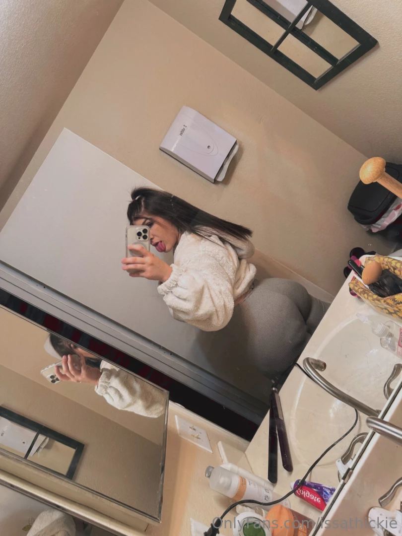 Come put your tongue in my ass right now 