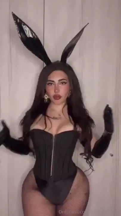 Que opinamos de esta conejita sexy 