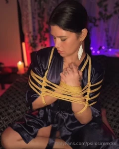 I m such a good rope bunny