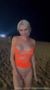 Behind the blonde hair and huge tits im kinda just a big dork public