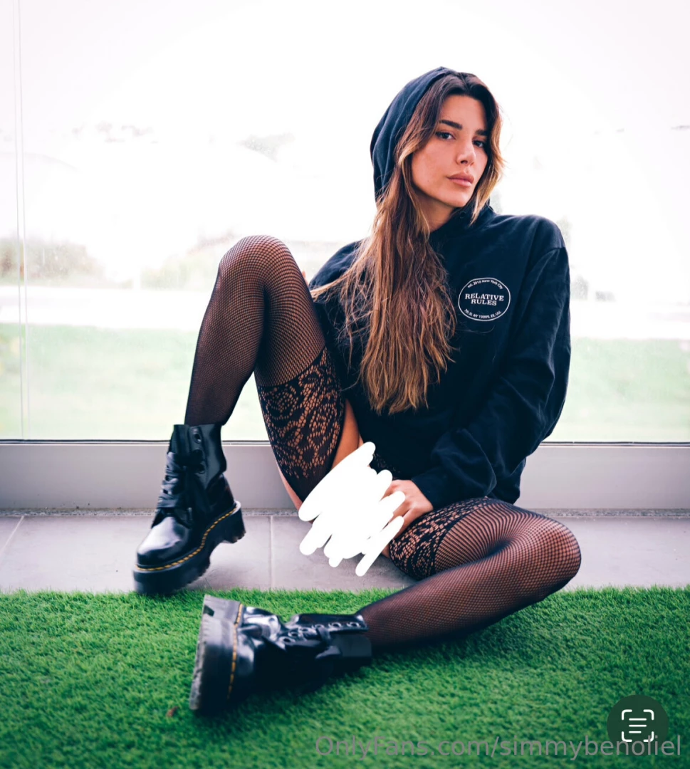 Tip 30 and i will send full photo btw i don t have panties 