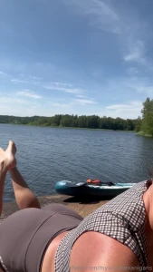 Dra av meg shortsen sakte takk