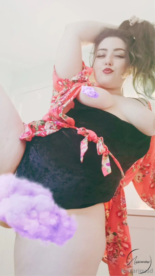 Peek of bush for ya d are you enjoying the sunshine god damn am i ever 