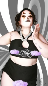 Brand spankin new photots for you today slutty clown filter nissa here