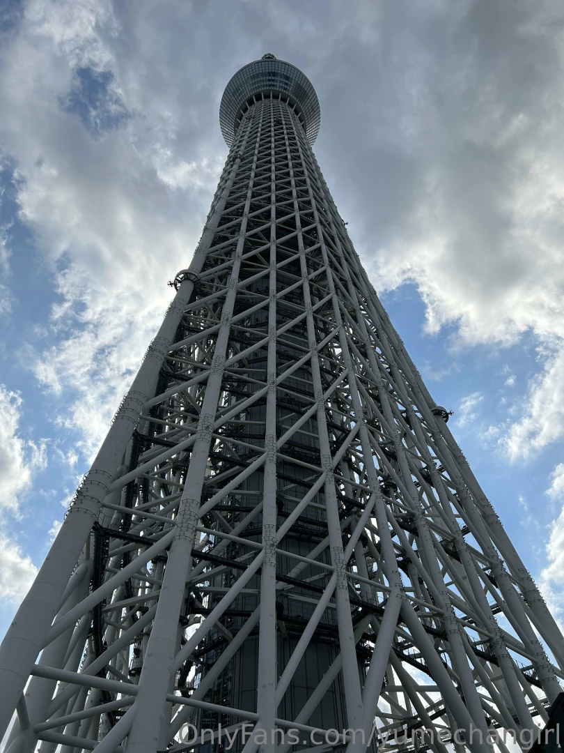 New quest yumechangirl is stuck at the top of this tower it is your 
