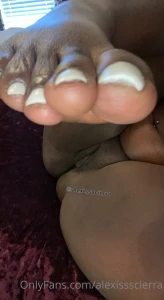 Feet or pussy which one