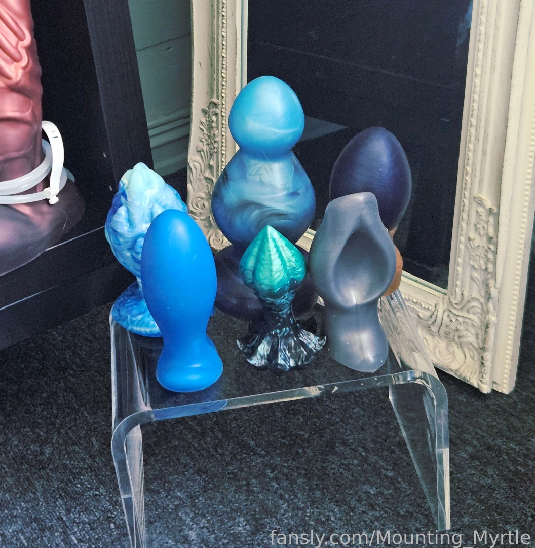 I did some cleaning and decided to count all my toys i have 95 dildos part 3 