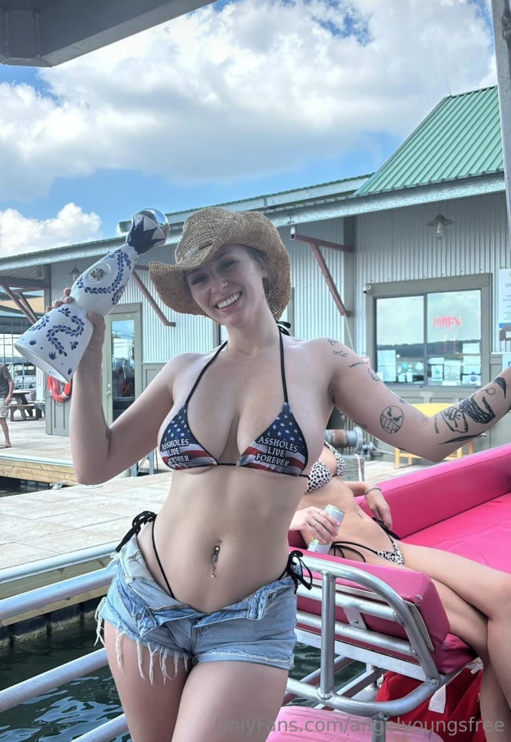 Boat life is the best life 