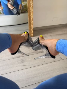 Candy colored toes need to be sucked