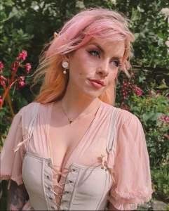 Extremely spicy video now live on my main site http tinyurl com