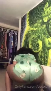 Tryna split this avocado in half part 1