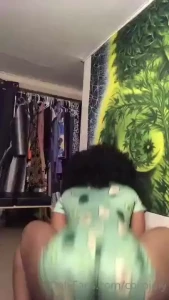 Tryna split this avocado in half