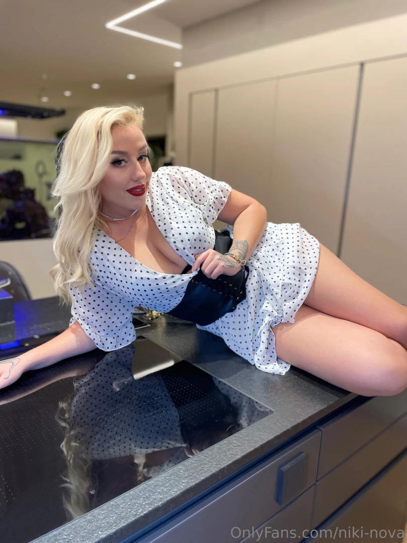 Ich warte hier auf dich um mir gegebenenfalls noch mehr auszuziehen 