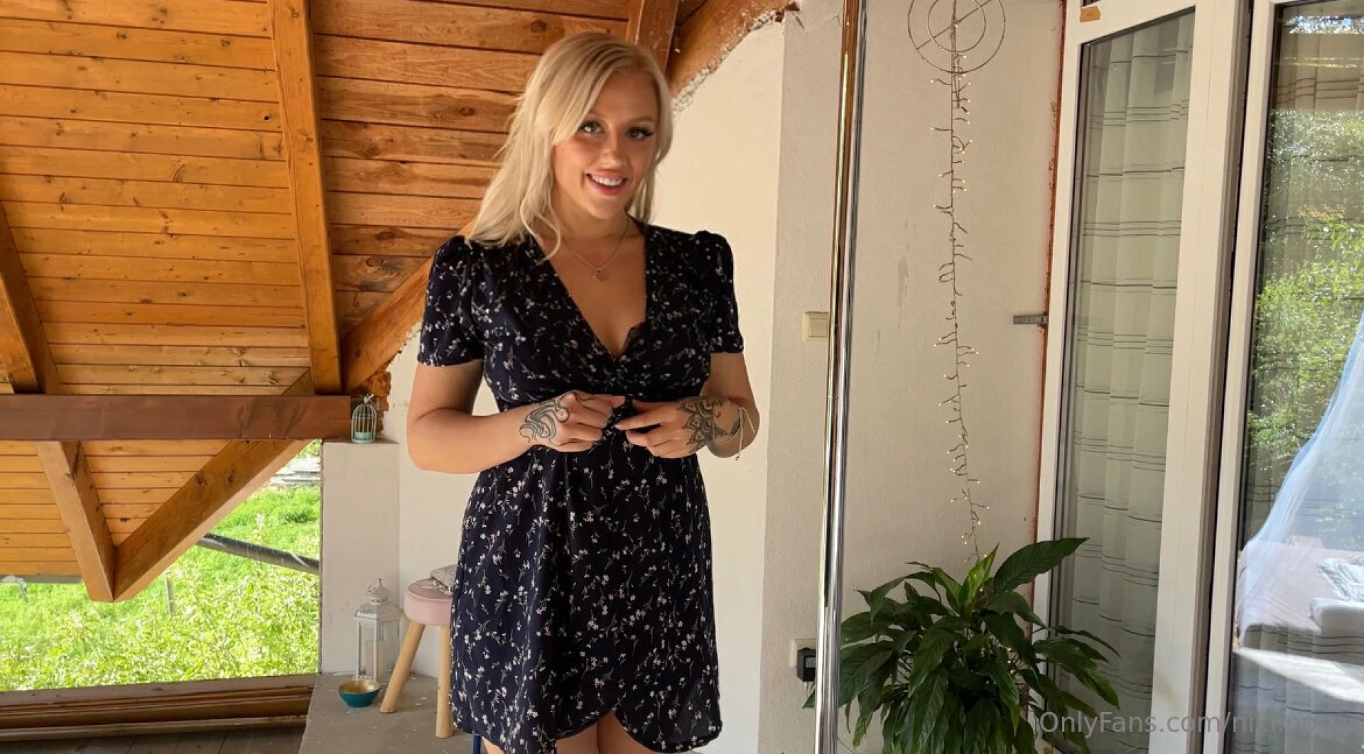 Was sich da wohl unter meinem kleid versteckt na klar doch die 