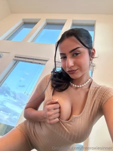 I take my hand off at https onlyfans com theroxiesinner c3 part 1