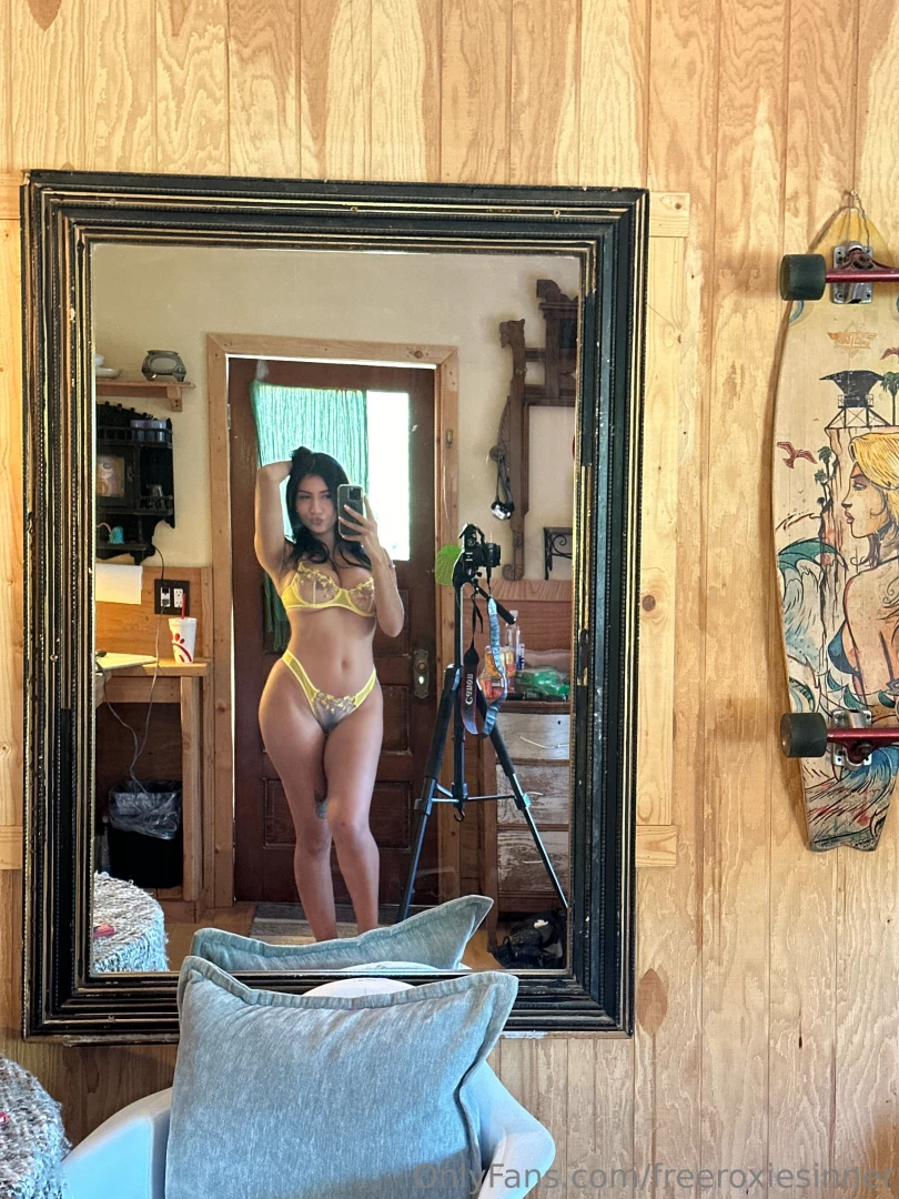 Am i your weekend plan talk to me at https onlyfans com theroxiesinner 