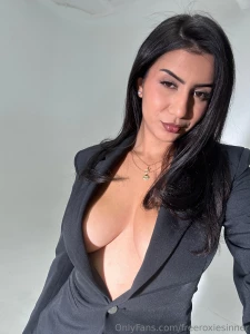 Pov i m your slutty secretary dm me here if you wish to see me naked