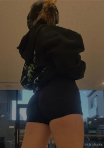 Currently having the feminine urge to sit on ur face p