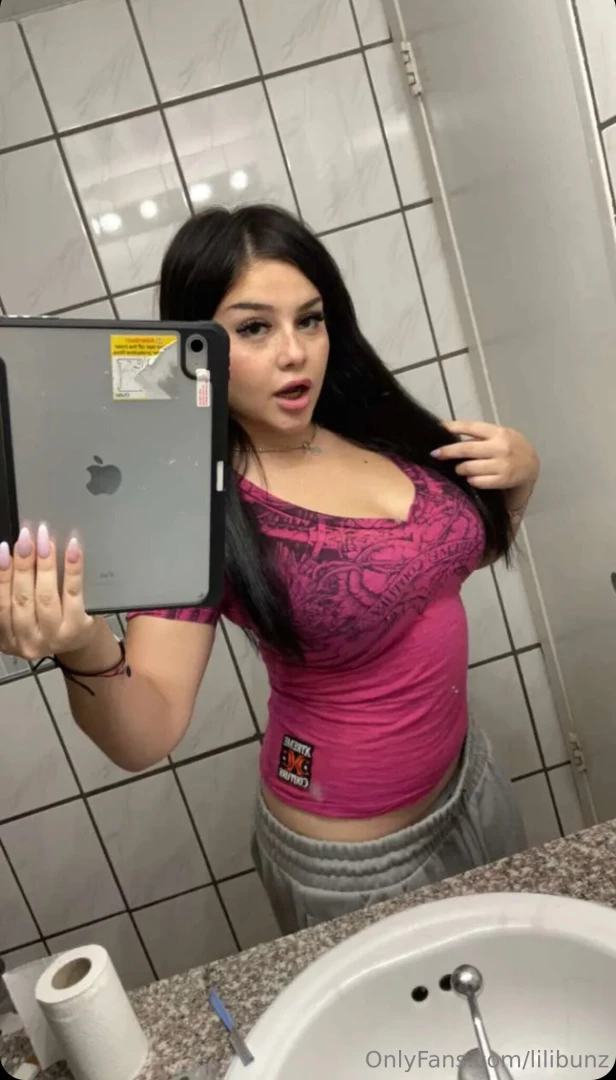 Hehe guess whos finally getting a new phoneee thanks everyone for 