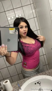 Hehe guess whos finally getting a new phoneee thanks everyone for