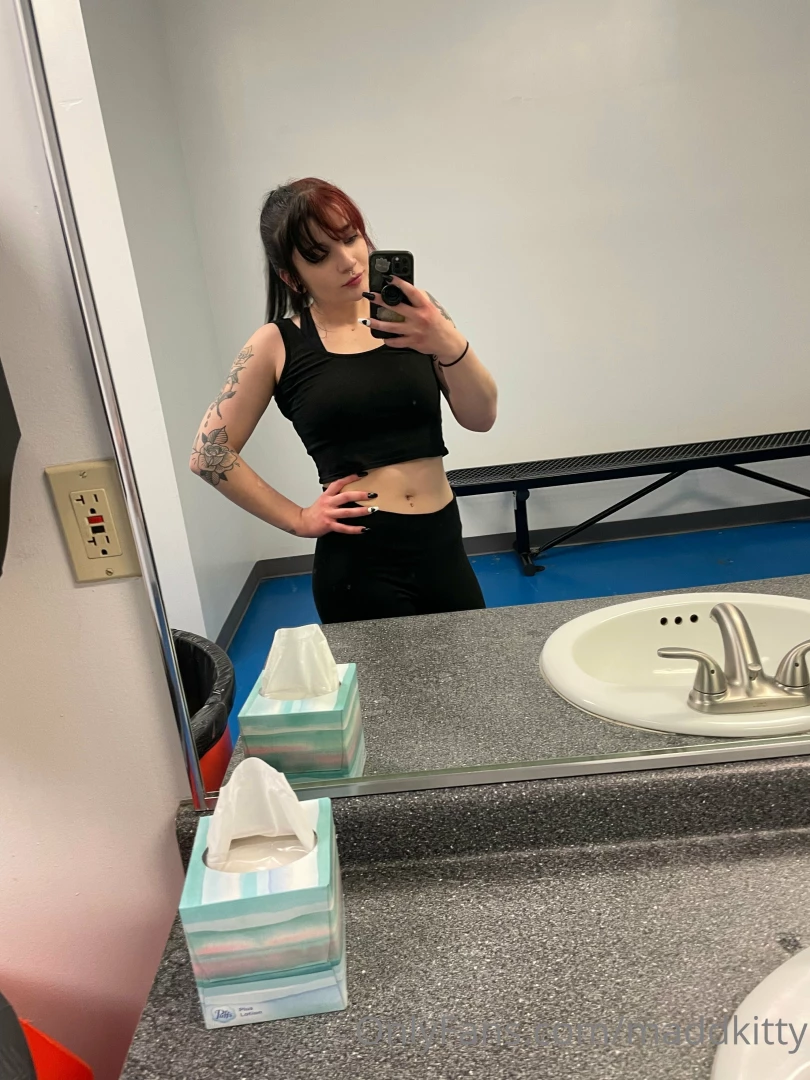 Feeling cute on leg day 