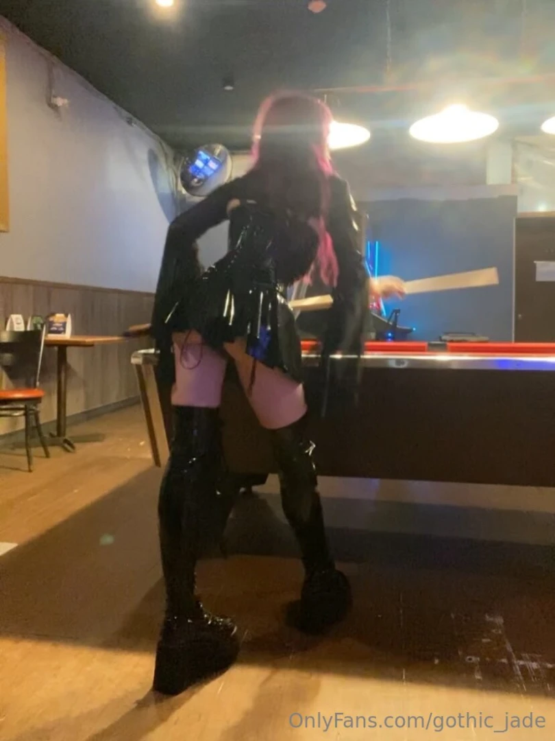 How do you make pool table cry you break it s balls showing off my lil part 1 