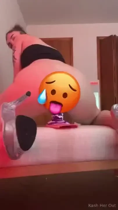 Watch me shake my ass while i enjoy this big alien dick amp shove it 