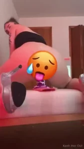 Watch me shake my ass while i enjoy this big alien dick amp shove it