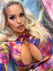 Dialing up the temperature with this look part 2