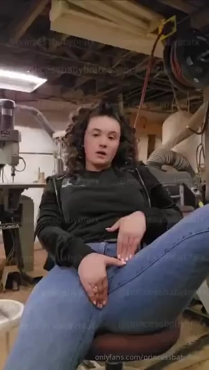 Strip down to pussy fuck 