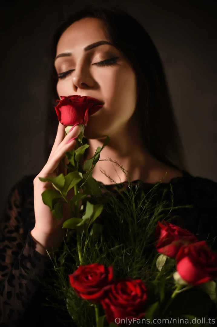 nina-doll-ts - I want to be in the place of this rose 