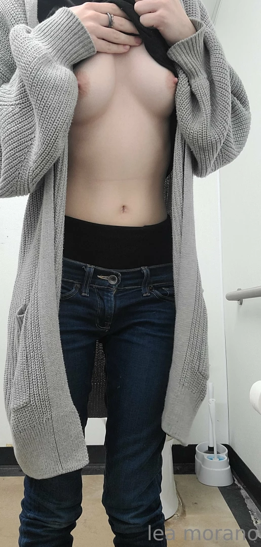 Not me getting horny on my lunch break hahaha 