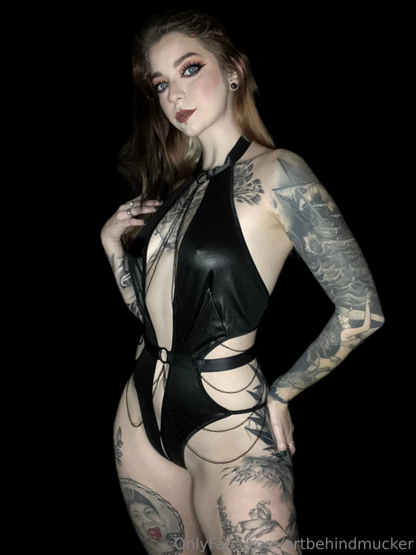 This lingerie makes me feel sooo sexy dominant 