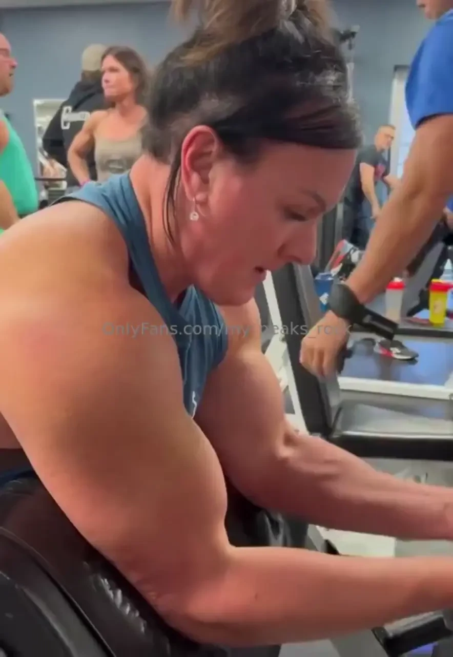 Some videos from our lifting christmas party 