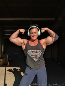 Pumped out some bi s amp tri s today taking it easy on the hip but i m part 5