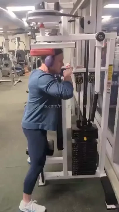 Late night shoulder pump getting back into my groove lighting that 