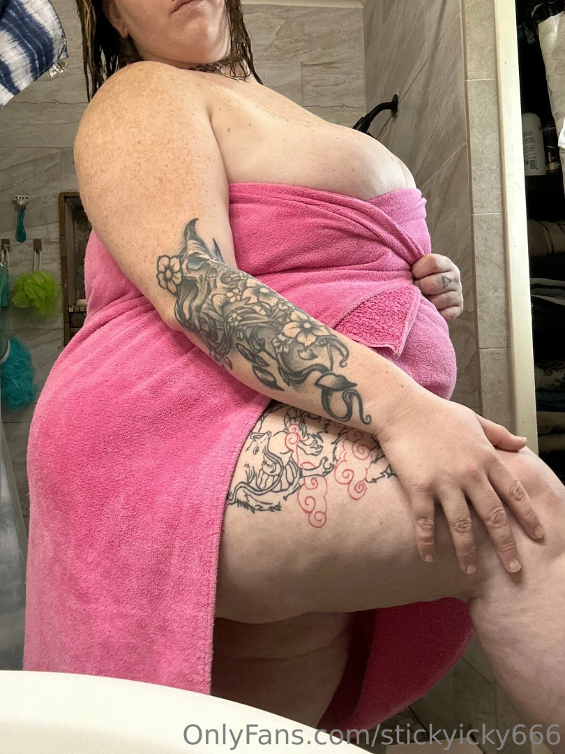 So fresh and so clean message me to see what s under my towel 