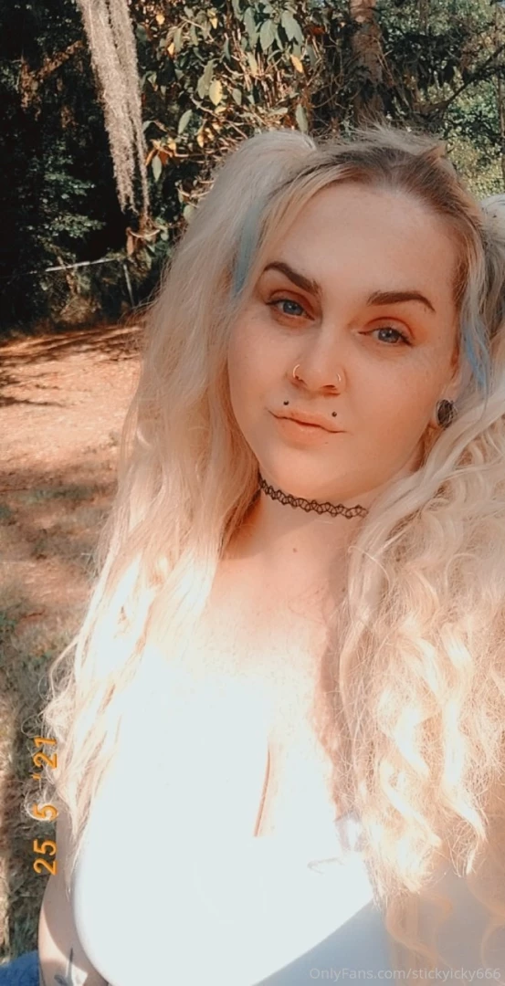 I ve met a sub who is absolutely crazy about me he loves when i spank 