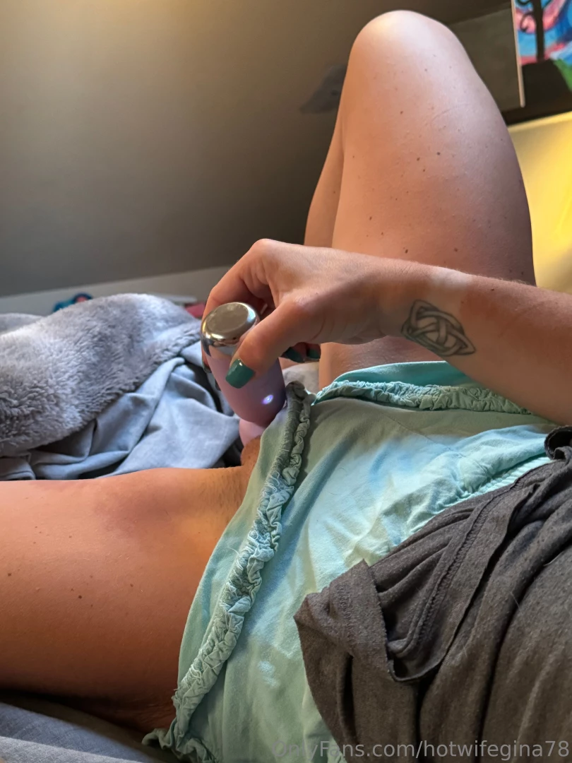 Love it when we wake up and masturbate while talking dirty to each 