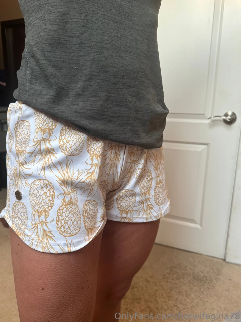 Wore my upside down pineapple shorts to the gym came home and daddy 