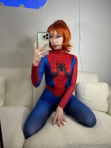 When spiderman lands on u like thiss