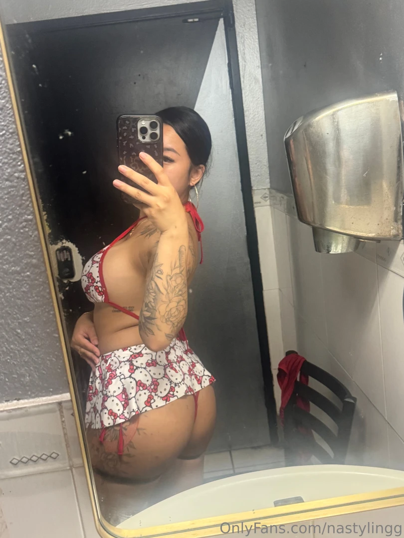 Hello kittyyyy part 1 