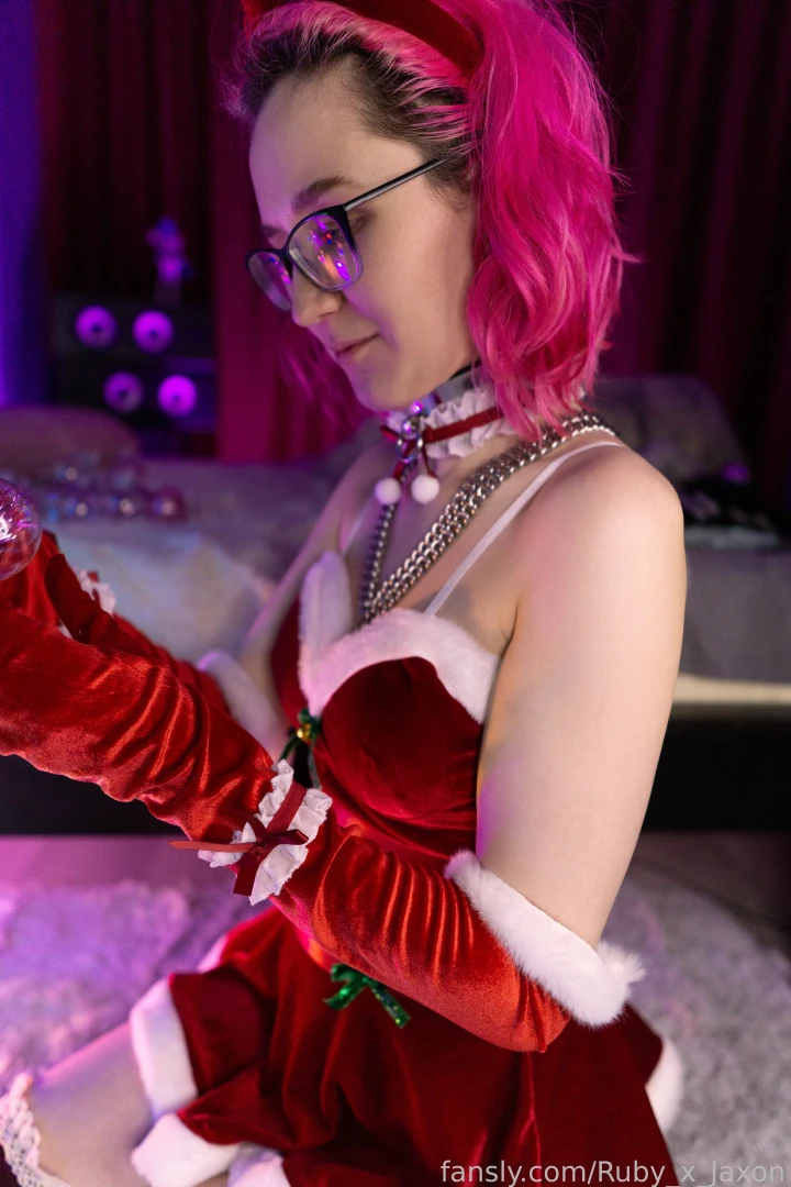 Hey the second part of the christmas photo shoot where you can see my part 8 