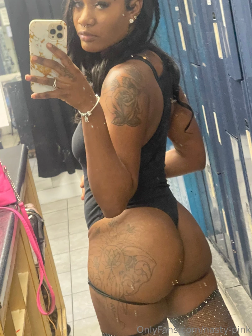 Sexy ebony ready to get fucked in all my holes 