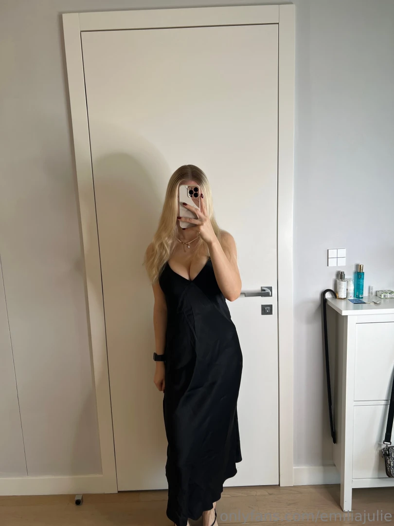 How does the dress look on me or would red look better btw have a 